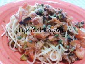 Spaghetti con tonno e verdure