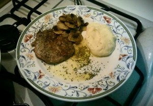 Scaloppine ai funghi con contorno di purè
