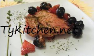 Tonno a tranci con pomodorini e olive1