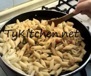 Pennette zucchine e peperoni preparazione