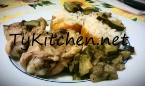 Pollo in padella con melanzane, zucchine e riso basmati con peperoni1