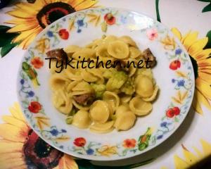 Orecchiette con broccoli e salsiccia