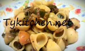 Pasta con zucchine e peperoni più pepe